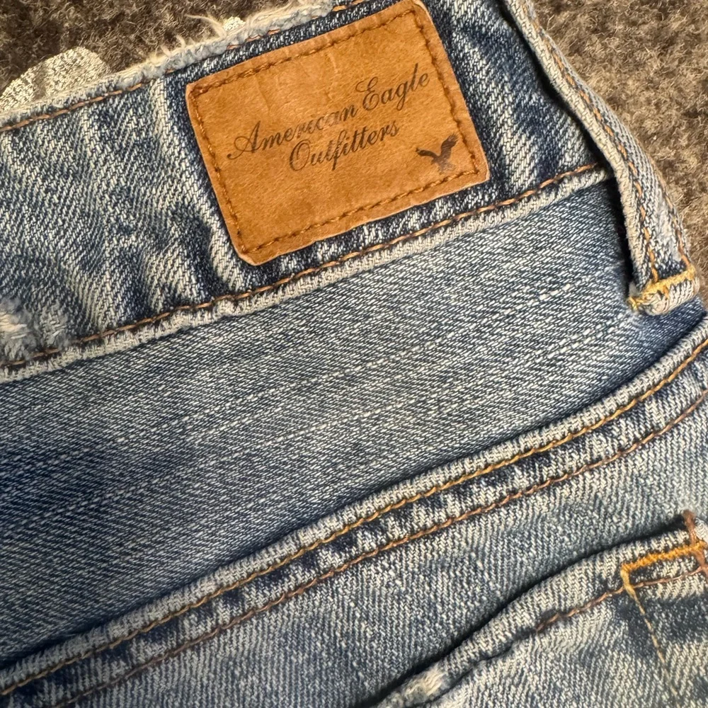 American Eagle Outfitters Light Blue Distressed Denim Cutoff Shorts - Picture 4 of 5